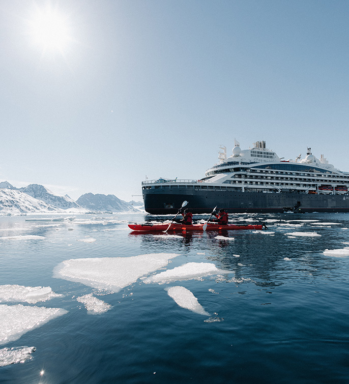 256_-O300422_Storo-Island_Kayak-PONANT-Daniel-Ernst