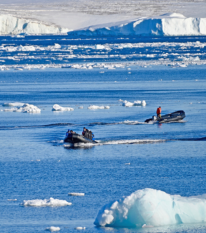 GA_Scenic_Antarctica-Zodiacfahrt_SeanLygo