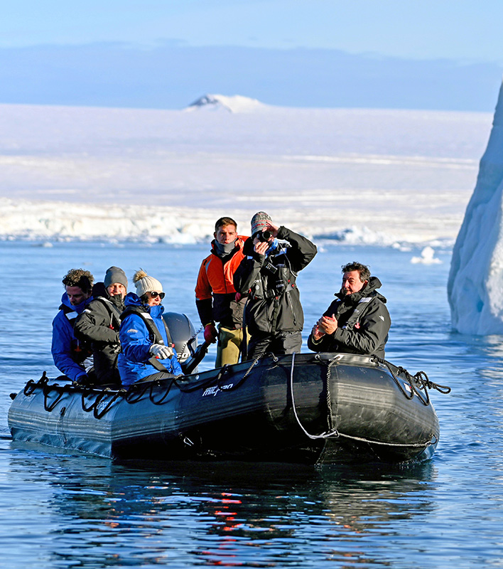 GA_Scenic_Antarctica-Zodiactour_SeanLygo