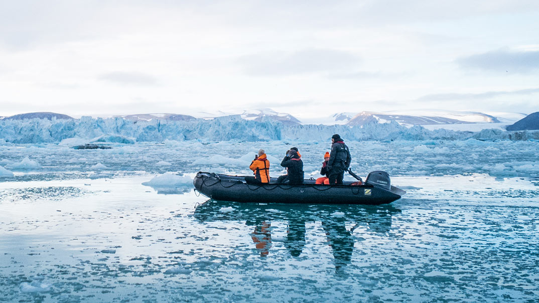 spitzbergen-zodiac-PolarQuest