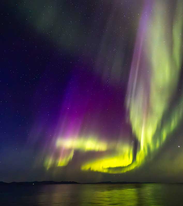 Polarlichter am Horizont in Grönland