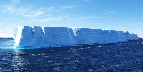 Tafeleisberg in der Antarktis