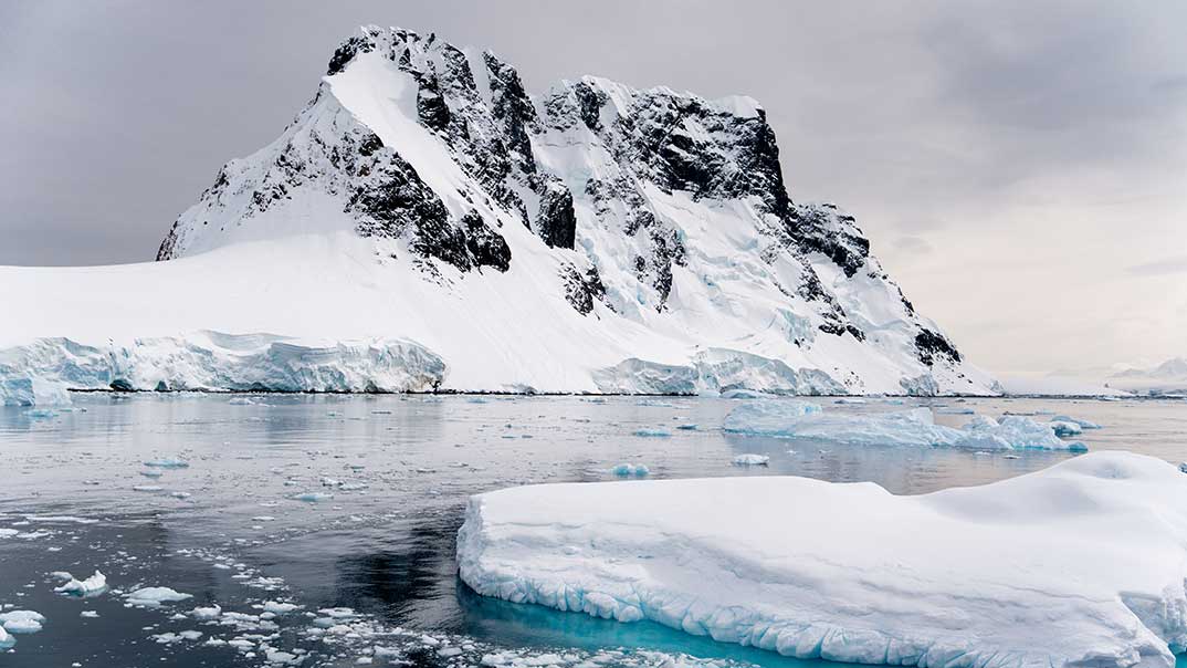 GAdventures-Antarctica-Lemaire-Channel-2025-GAD00957