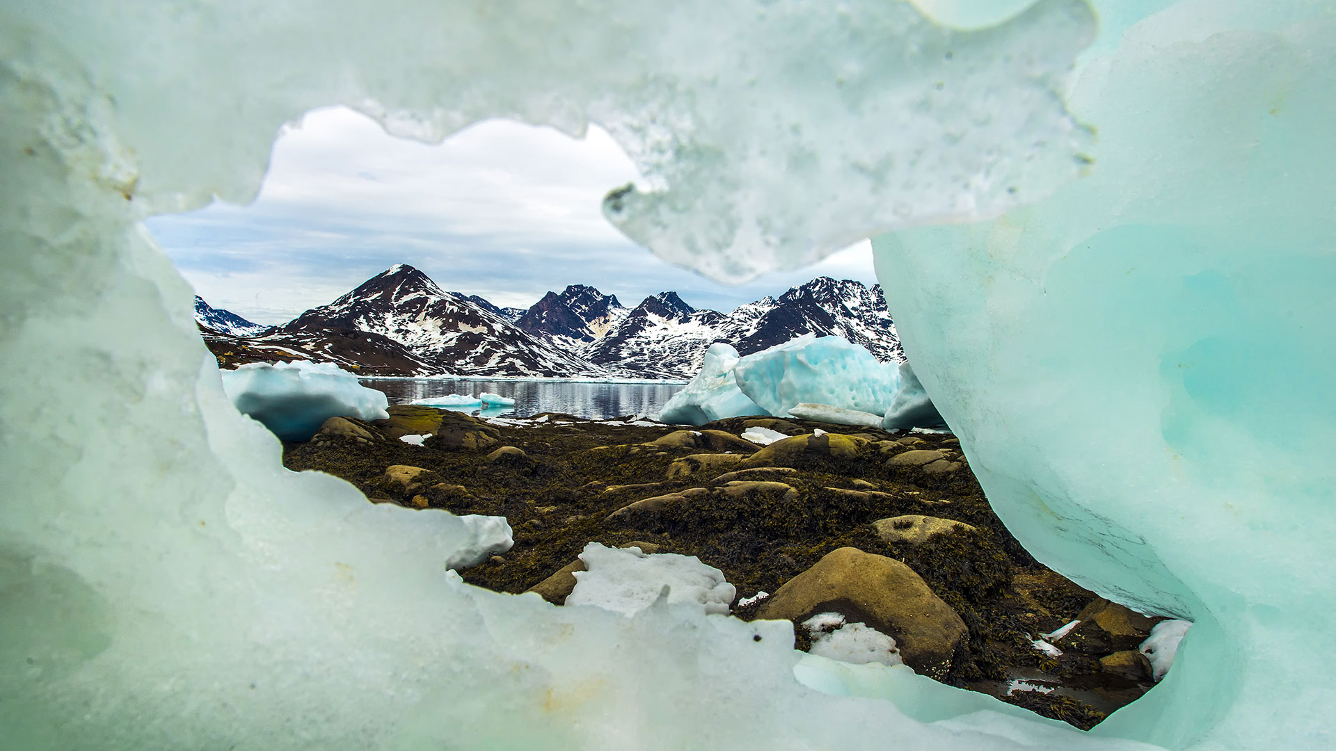 Fjordlandschaft-in-Groenland_SS-PT