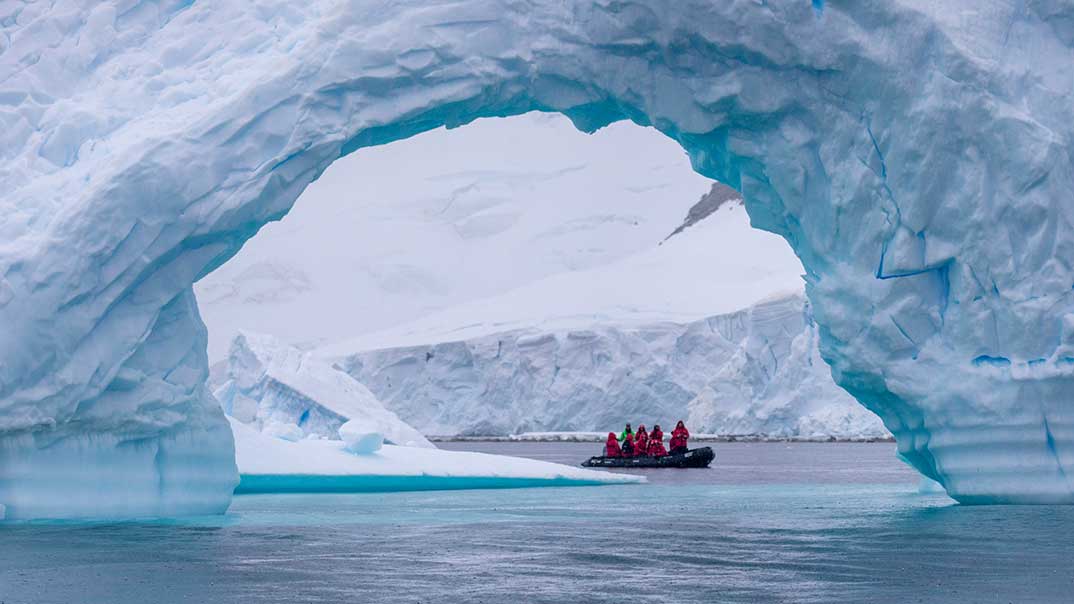 G-Adventures_Antarctica_2023DEC18_Cuverville-Island_Zodiac-Cruise