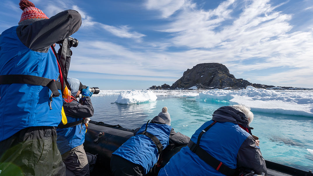 Zodiac-Cruising,-Svalbard,-Jamie-Lafferty_Aurora
